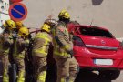 Mor el conductor d'un cotxe en una sortida de via a la TV-2126 a Bellvei, al Baix Penedès