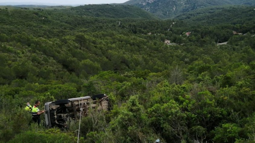 Troben el cos d'un home de 68 anys que es va precipitar dissabte amb el vehicle al fons d'un barranc del Montmell 