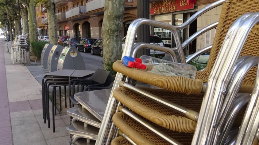 Els hostalers celebren la fi del confinament comarcal, però reclamen obrir les terrasses fins a les 22h 