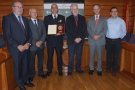 L'inspector en cap de la Policia Municipal rep una medalla per la tasca duta a terme contra el top manta