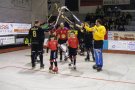 El Moritz CE Vendrell celebra la consecució de la Copa amb una victòria davant de la seva afició