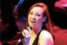 La prestigiosa cantant de jazz Susana Sheiman i la big band de Músics, plegats a l’escenari de l’Auditori 