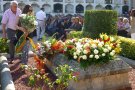 Ofrena floral a la tomba de Pau Casals