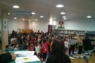 La biblioteca incorpora l'anglès en la seva hora del conte