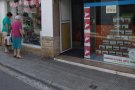Els premis de la cinquena campanya comercial del Pla de Barris s’exposen en un local del carrer de Sant Magí