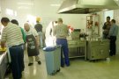 Els cursos de cuina gratuïts a persones necessitades ajuden a garantir una alimentació millor