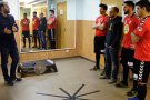 Jugadors del Moritz Vendrell proven la nova unitat de readaptació esportiva de la Policlínica 