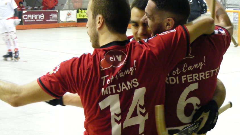 Jordi Ferrer celebrant un gol en un partit jugat al Vendrell.