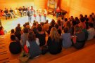 Alumnes dels cursos de català fan una lectura teatralitzada de “Terra baixa”