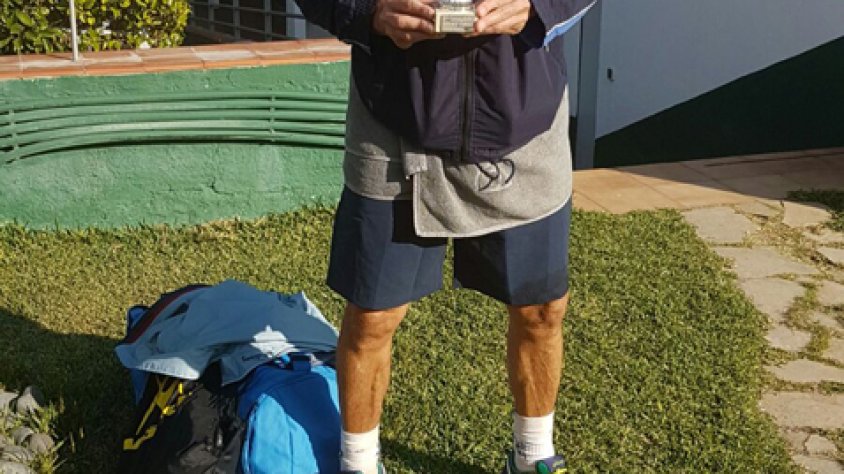 Jaume Canela con el trofeo.