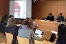 La guia d’espectacles “Temporada” es presenta a les entitats socials participants del programa Apropa Cultura