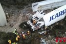 Espectacular accident d’una camió a l’AP-2 a la Bisbal