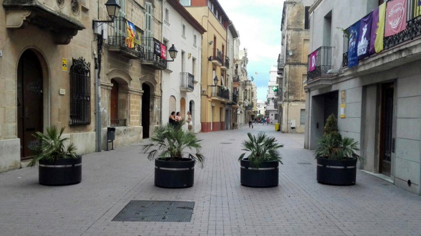 Les jardineres i les pilones mòbils son uns dels elements de seguretat.