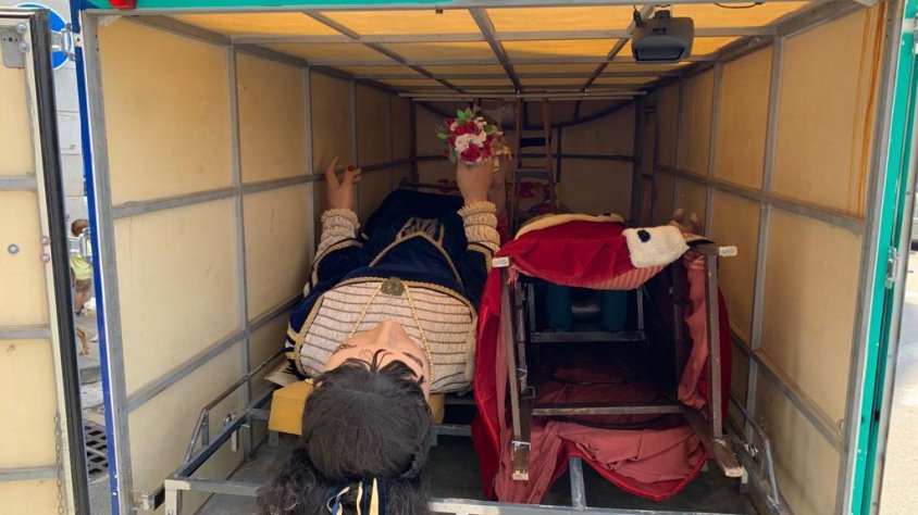 Roben el remolc i els gegants del Vendrell que estaven a dins