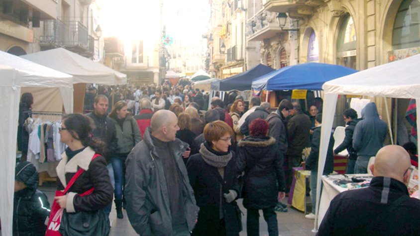 La 808 edició de la Fira de Santa Llúcia comptarà amb una seixantena de parades de tot tipus i una vintena més especialitzades amb el món de la punta al coixí