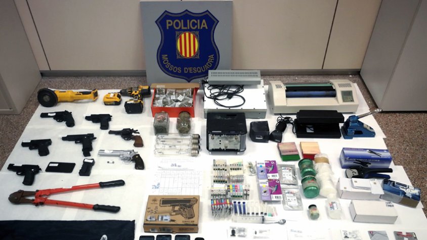 A presó dos detinguts a Calafell pel robatori amb violència i detenció il·legal del propietari d’un establiment
