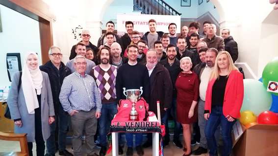 L'alcalde va felicitar l'equip i va destacar el seu esforç durant la semifinal i la final, les quals van ser molt competides i emocionants