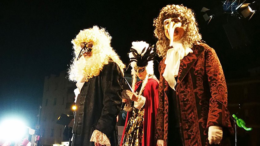 El Vendrell ha gaudit d'un multitudinari "Carnaval de Capital!"