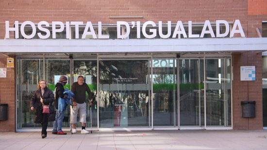 Pla curt de l'entrada de l'Hospital d'Igualada. Imatge del 12 de març de 2020