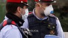 Els Mossos d'Esquadra reparteixen mascaretes als agents després de les crítiques dels sindicats