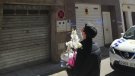 Homenatge a una veïna que feia 100 anys, tot i el confinament