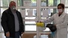 L'Ajuntament de l'Arboç ha fet entrega de 350 bates elaborades per voluntàries de la vila