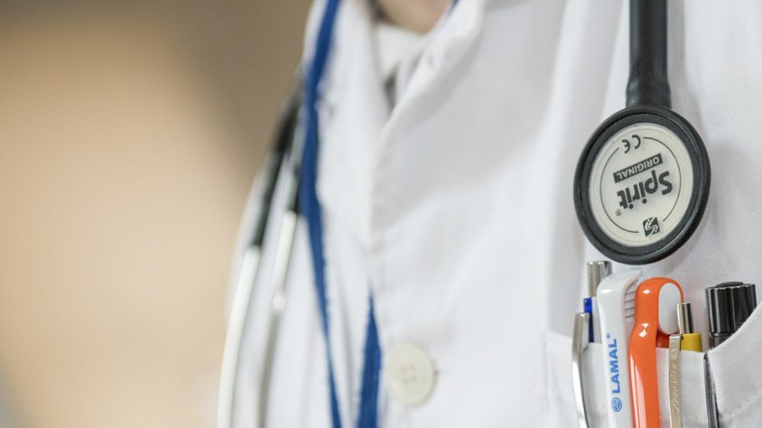 Salut reactiva la contractació d'estudiants de darrer curs d'infermeria i medicina