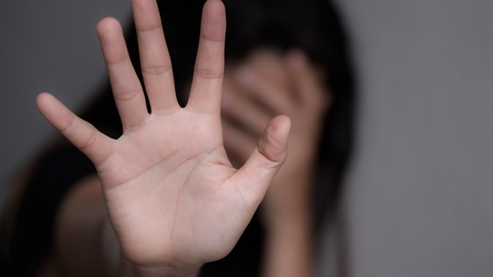 El Síndic diu que el confinament és un "factor de risc" en casos de violència de gènere i demana més professionals