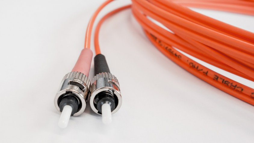 Arrenquen les obres per accelerar el desplegament de la xarxa de fibra òptica de la Generalitat a 10 capitals de comarca i 51 municipis