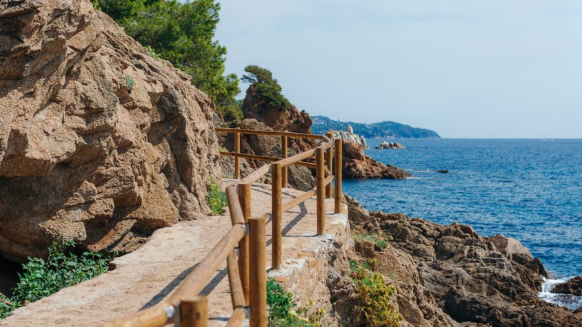 Més de la meitat de catalans que faran vacances aquest estiu escolliran destinacions dins de Catalunya