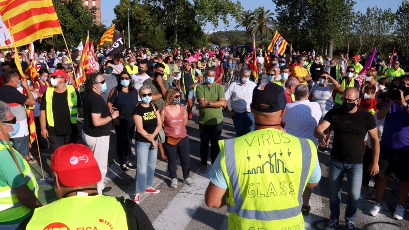 La mobilització ha rebut el suport dels alcaldes i diputats de la comarca que s'han sumat a la marxa en una segona capçalera
