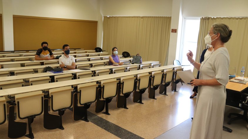 Les universitats comencen el curs amb un model híbrid i prioritzant les classes presencials entre els alumnes de primer