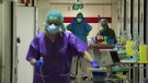 Un 15% dels casos greus de covid s'expliquen per factors genètics o per anticossos que boicotegen el sistema immunitari