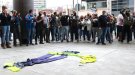 Més de 200 treballadors d'Acciona es concentren davant de Treball i denuncien que els 500 acomiadaments s'han executat