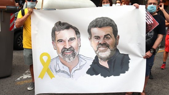 Cuixart i Sànchez compleixen tres anys de presó "de lluita i resistència"