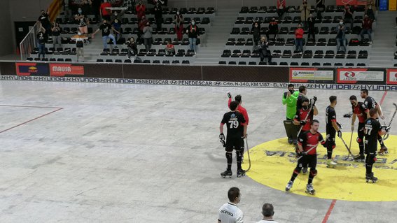El CE Vendrell perd contra el Barça per 4 a 8