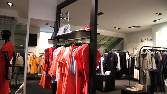 Foment veu "desproporcionat" limitar el comerç de més de 800 metres quadrats i tancar els centres comercials