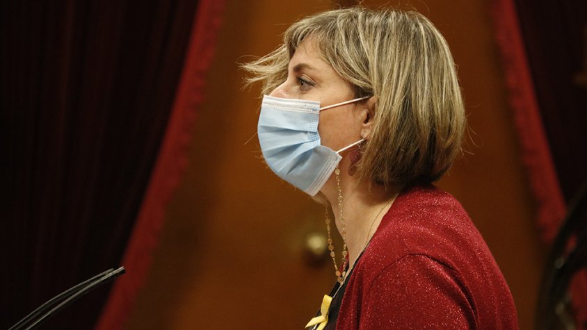 Primer pla de perfil de la consellera de Salut, Alba Vergés, durant el ple del Parlament del 18 de novembre de 2020.