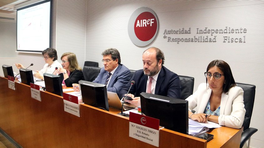 L'Airef alerta que el deute públic de l'Estat se situarà entorn el 120% del PIB "si no es prenen mesures"