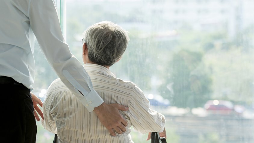 El 81% dels familiars de residents culpa la Generalitat de la crisi sanitària i el 17% se sent abandonat, segons ACRA