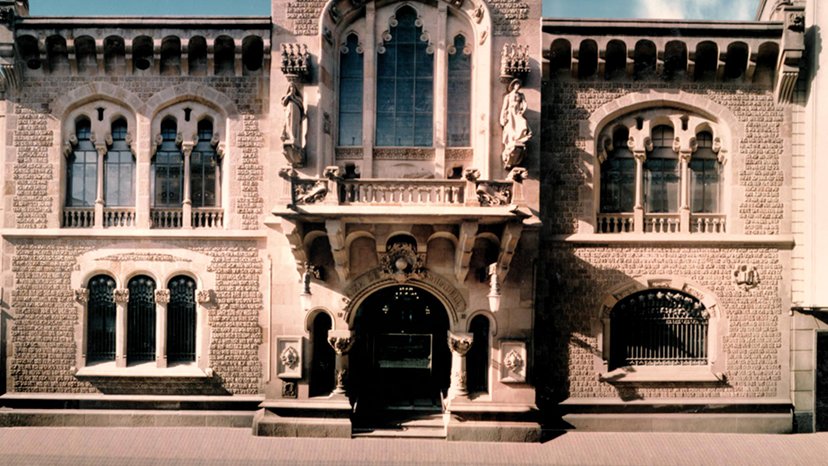 Imatge general de la façana de la seu de la Fundació Antiga Caixa Sabadell 1859.