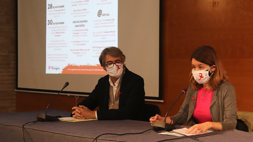 Pla mitjà de la consellera de Serveis Socials de Tarragona, Carla Aguilar Cunill; i del subdirector de l'ASPCAT al Camp de Tarragona, Conrad Casas.