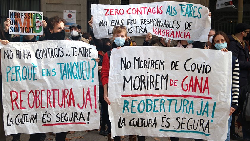 Treballadors de la Cultura en una nova protesta davant del Departament de Cultura.