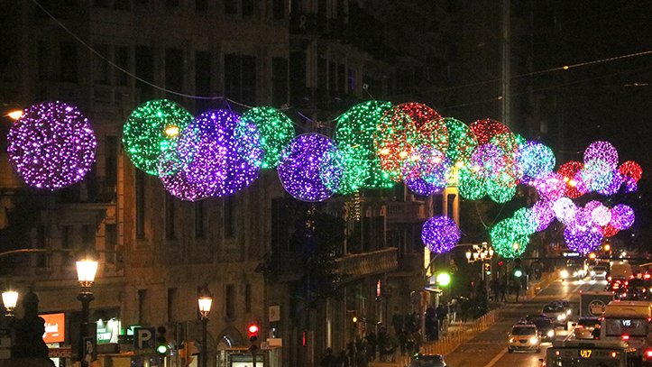 El Govern retarda el toc de queda a la 1.30 de la matinada les nits de Nadal i de Cap d'Any, i a les 23.00 el 5 de gener