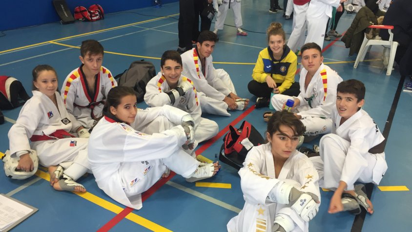 1 or, 2 plates i 2 bronzes pel taekwondo de la Lira al Catalunya promoció precadet i cadet