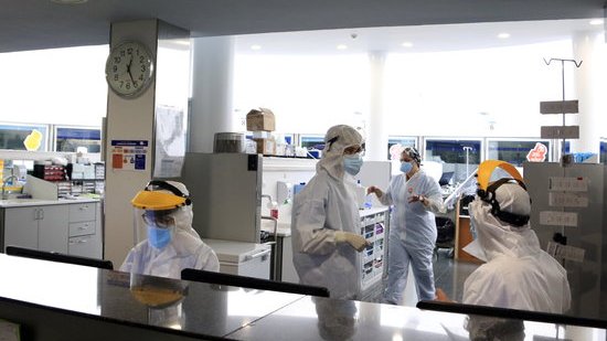 Prop de la meitat dels sanitaris de l'Estat té un alt risc de trastorn mental després de la primera onada de la covid-19