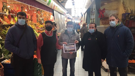 Iniciativa “Fem Pinya amb el Mercat municipal” dels Nens del Vendrell