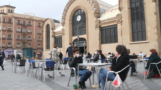 Confinament comarcal i allargar una hora l'obertura de la restauració a l'hora d'esmorzar i dinar són les qüestions que es planteja el Govern