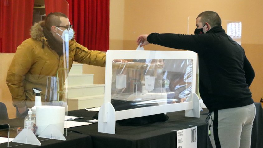 Urnes i protocols anticovid, els protagonistes d'aquest 14-F.