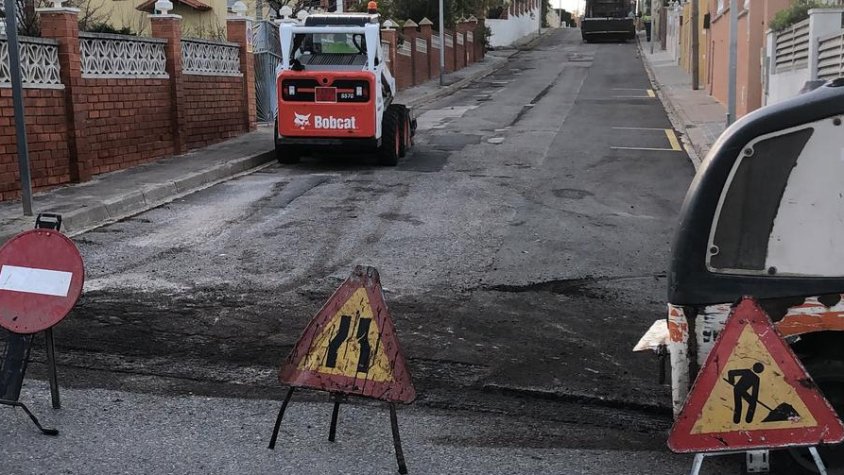 Reparació de paviment i canvis de sentit de circulació a l'Oasis